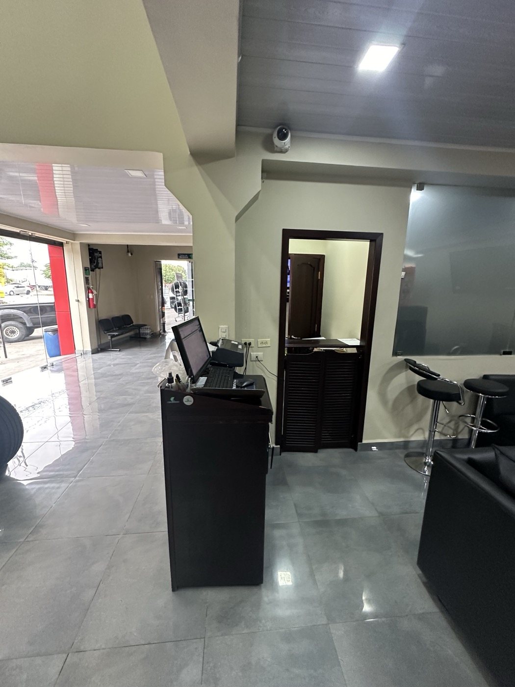 Mostrador y atención al cliente en Neumatika